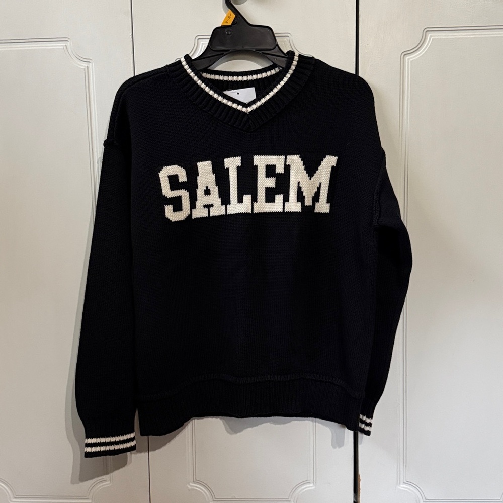 NWT American Eagle Oversized V-Neck Salem Black and White Sweater Sz XXS